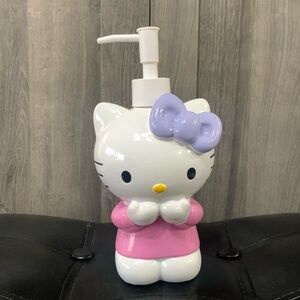 New Hello Kitty Hands On Mouth Pink With Purple Bow Lotion Soap Dispenser Pump